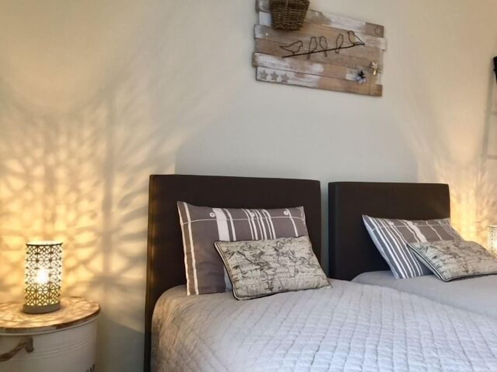 Clos de la Colombe Superior Suite, Private Bathroom, Garden View 6