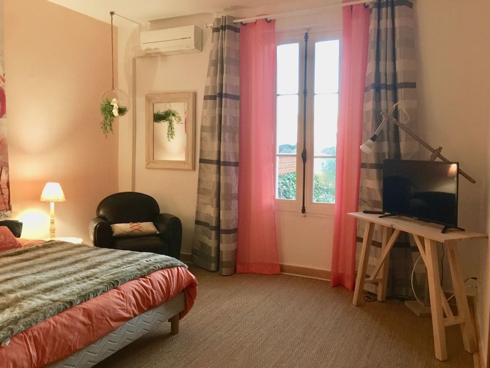 Clos de la Colombe Superior Suite, Private Bathroom, Garden View 11