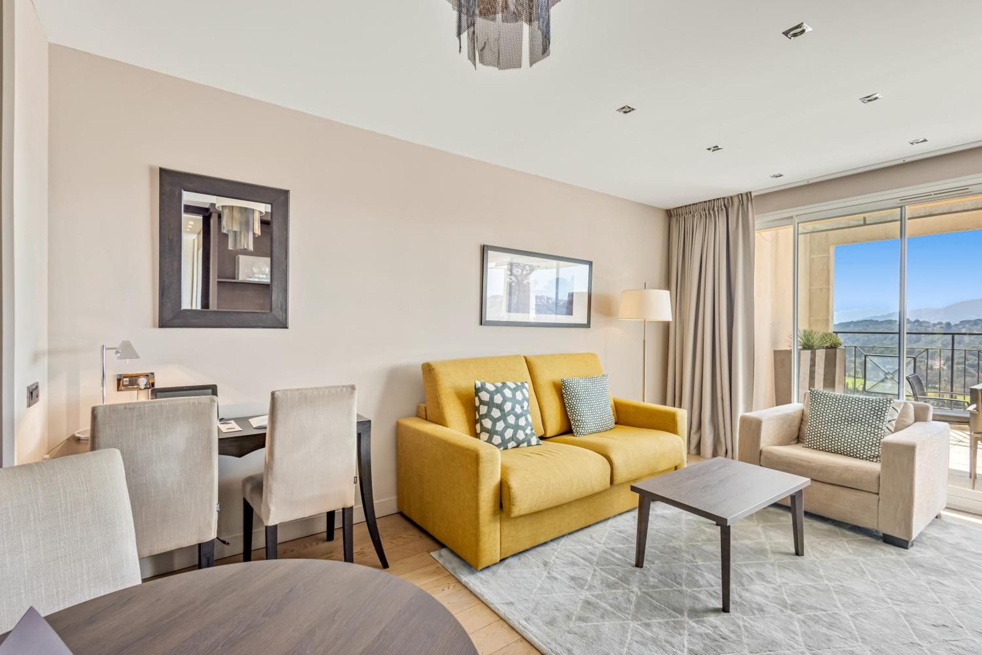 Top Floor Prestige Suite with Panoramic View