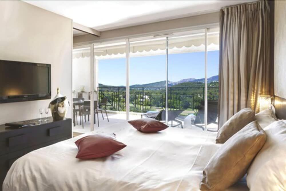Royal Mougins Golf Resort Executive Suite, 1 King Bed with Sofa bed, Golf View 2