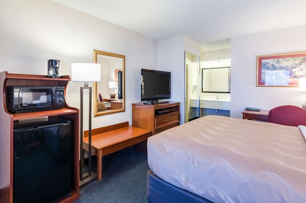 Standard Room, 1 Queen Bed, Smoking