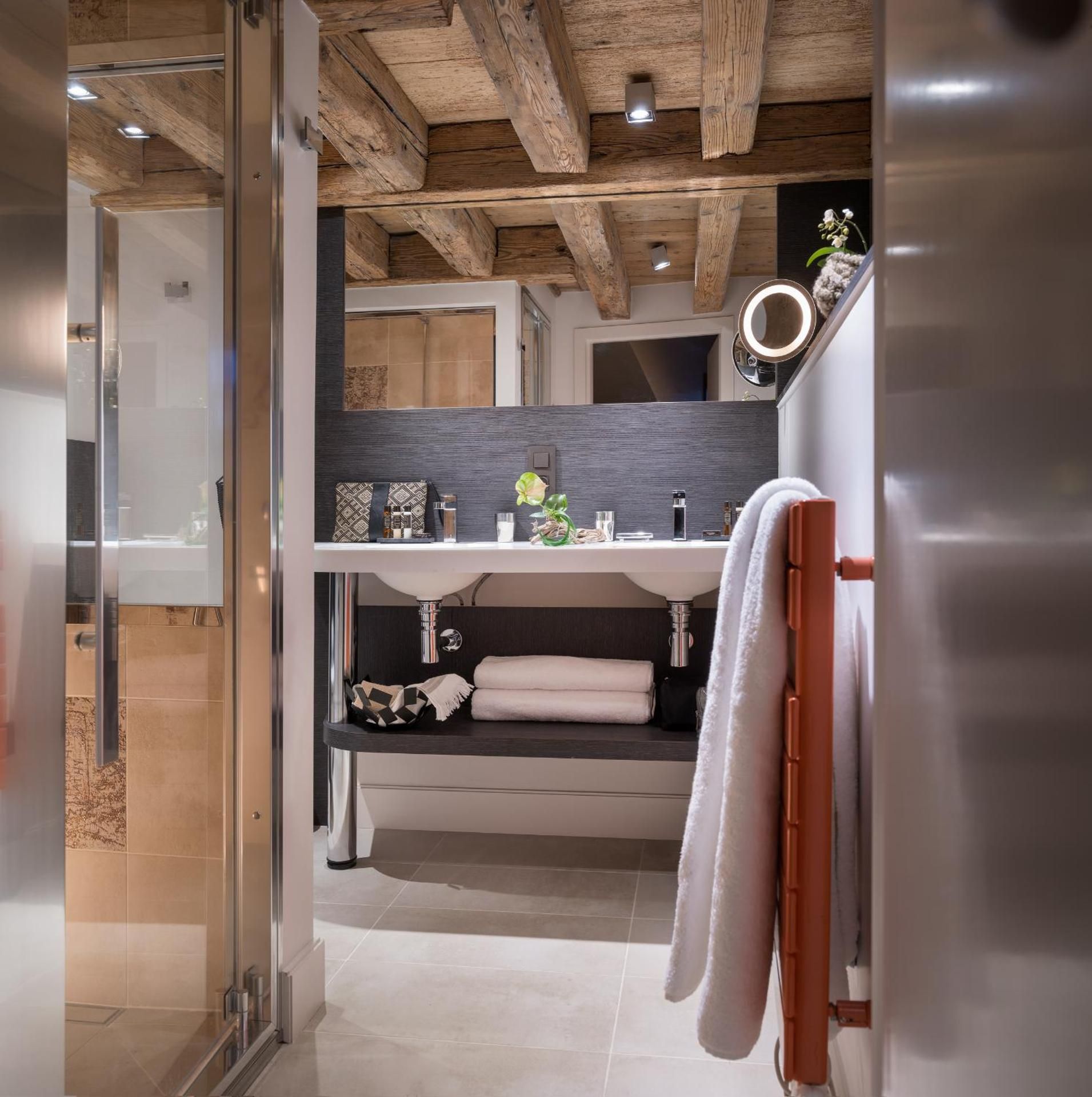 Triplex Apartment with Fireplace and Spa Shower