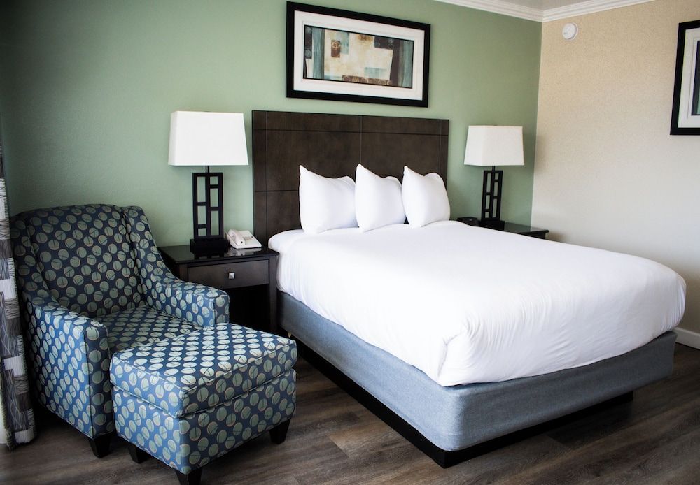 undefined Travelodge by Wyndham Monterey Bay 8