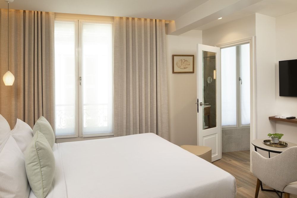 Hotel Des Champs Elysees Deluxe Double or Twin Room 6