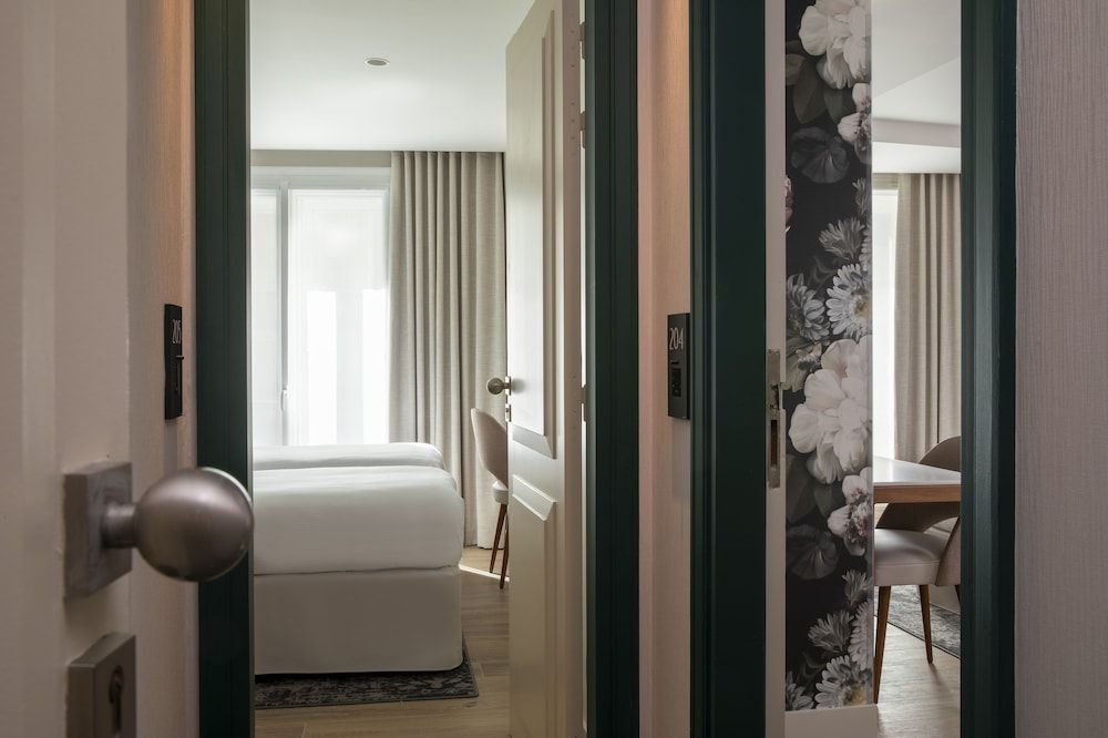 undefined Hotel Des Champs Elysees 4