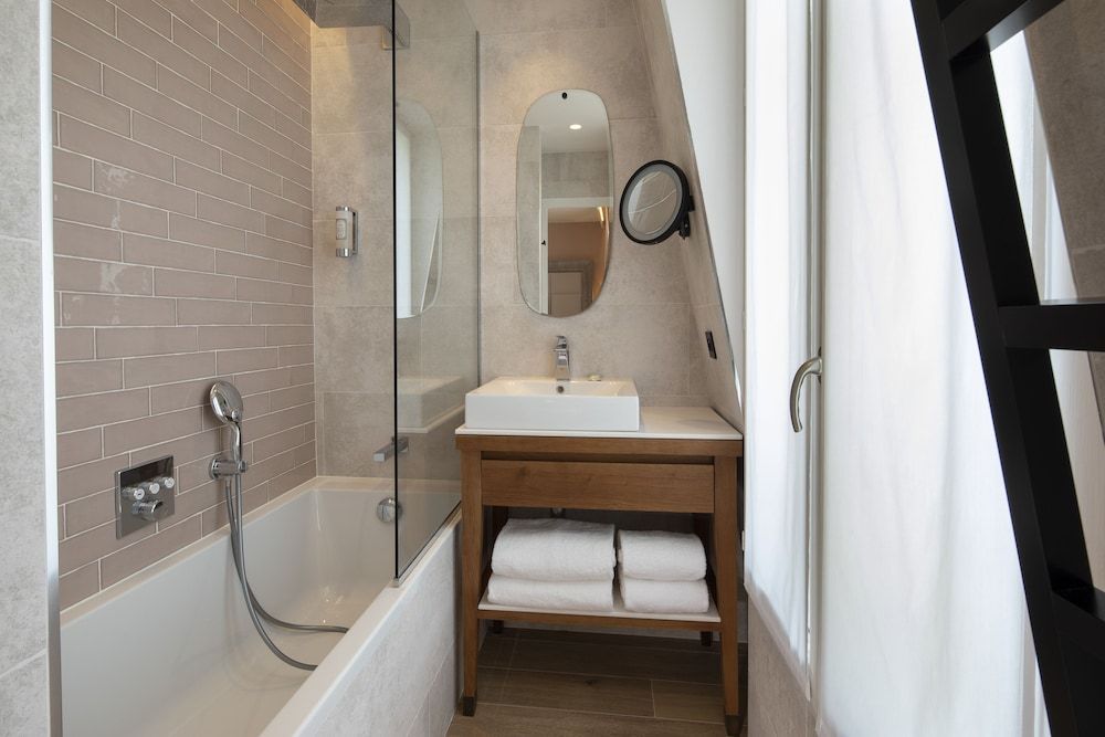 Hotel Des Champs Elysees Deluxe Double or Twin Room 7