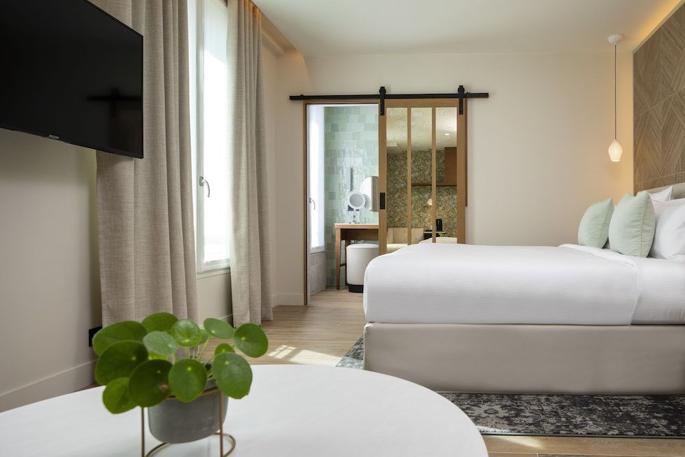 undefined Hotel Des Champs Elysees 2