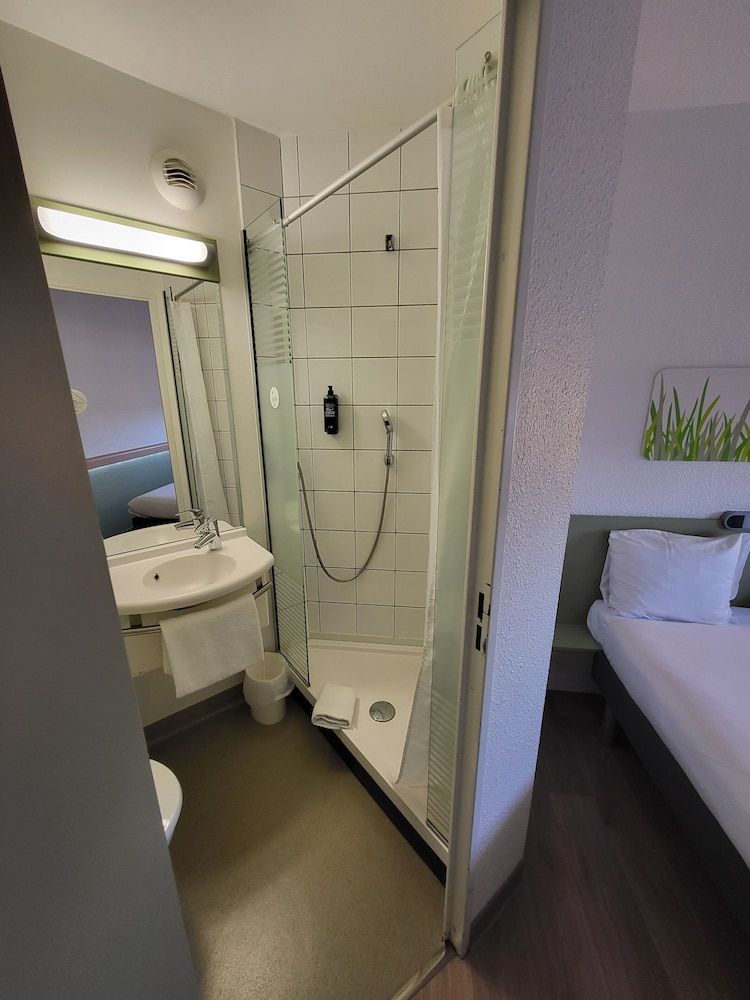 ibis budget Marseille la Valentine Twin Room, 2 Twin Beds 5