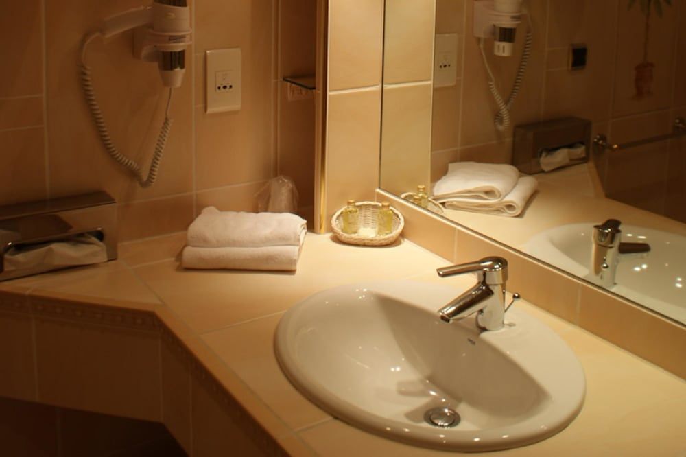 Auberge La Tomette, The Originals Relais Comfort Double Room 5