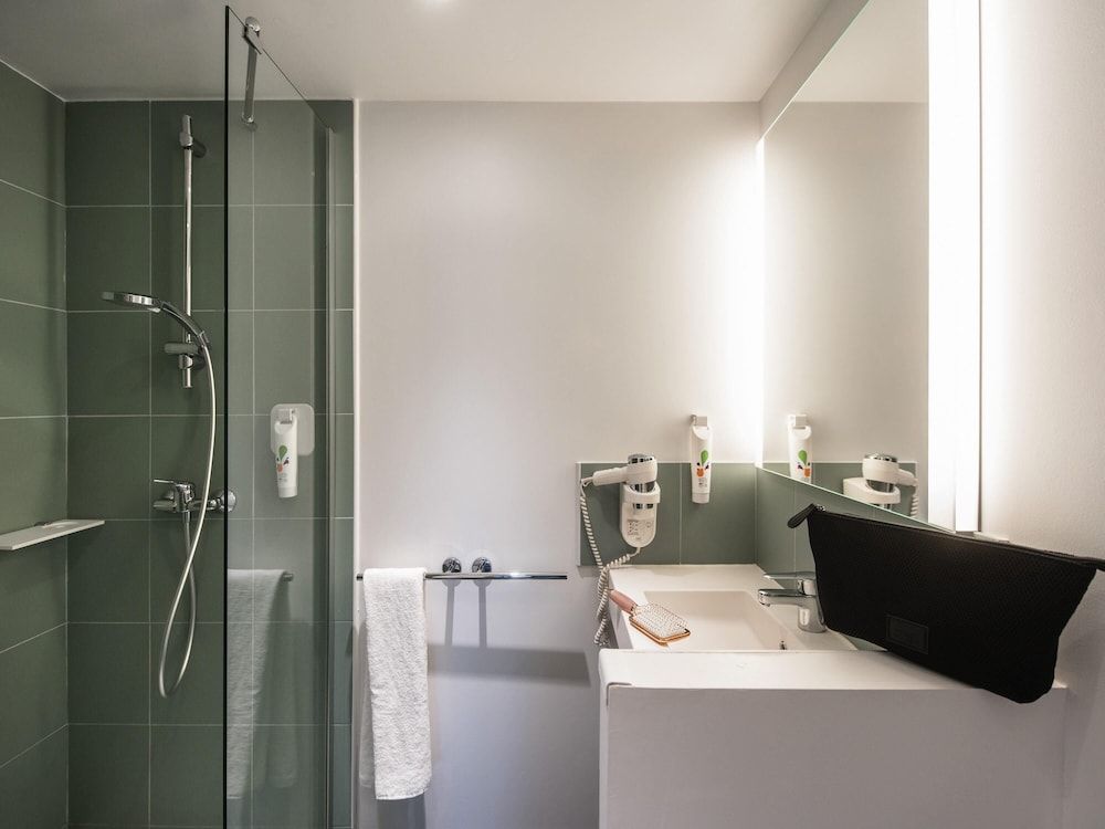 Ibis Styles Nice Centre Gare Standard Room, 2 Twin Beds 6