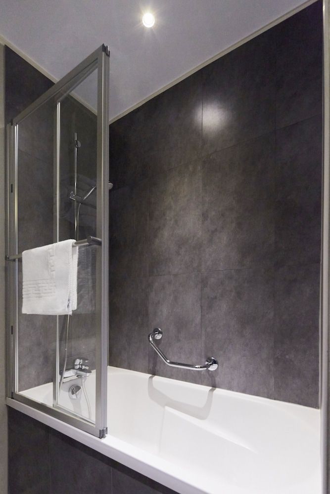 Hotel Paris Villette Twin Room 8