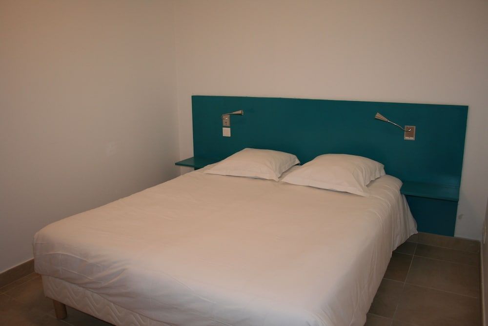 Studio 2/4 Persons With Pool View