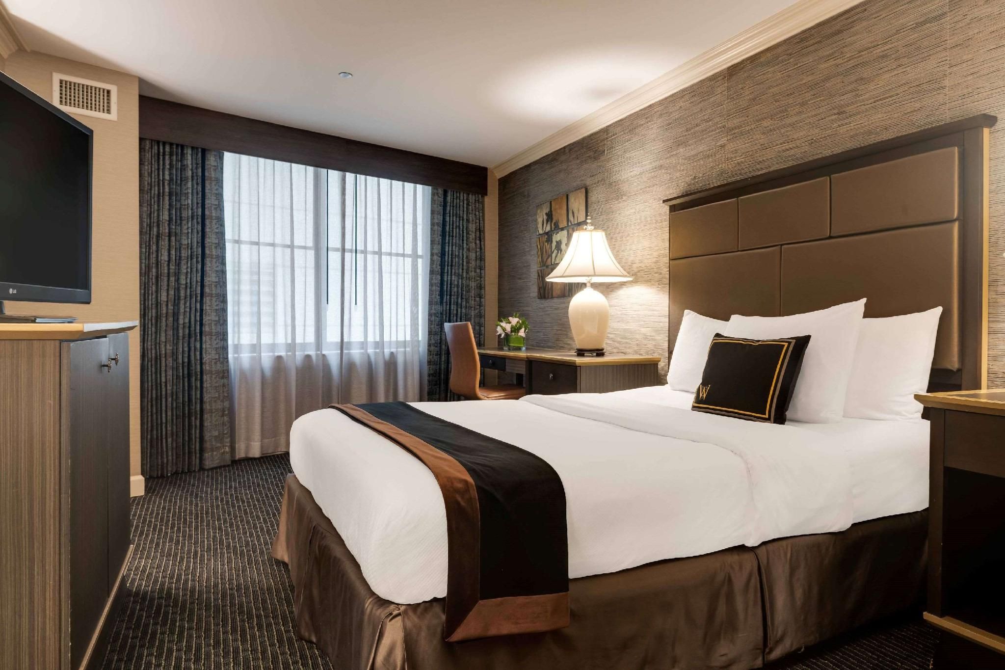 The Whitehall Hotel, BW Premier Collection 1 Queen Bed, Nonsmoking, Chair