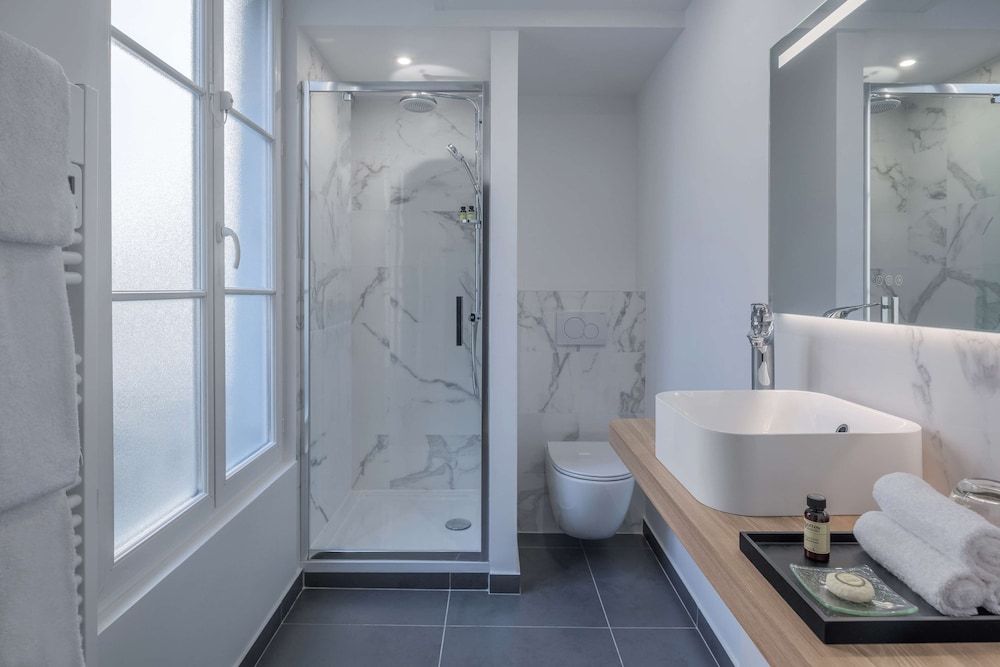 Hotel Camille Paris Gare de Lyon, Tapestry Collection by Hilton Room, 1 King Bed 3