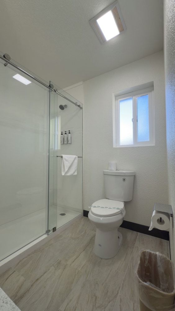 Mission Inn San Luis Obispo Standard Room, 1 Queen Bed, Non Smoking, Mountain View 9