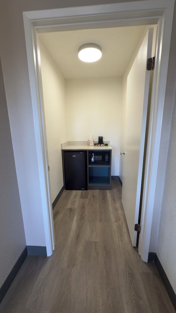 Mission Inn San Luis Obispo Standard Room, 1 Queen Bed, Non Smoking, Mountain View 15