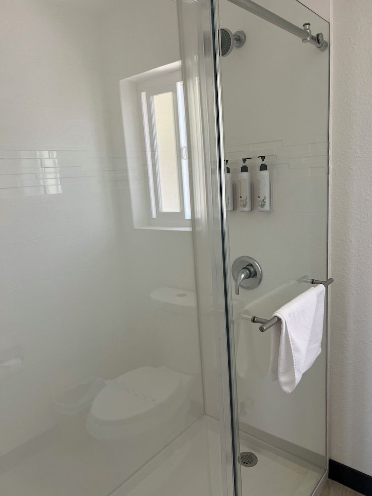 Mission Inn San Luis Obispo Standard Room, 1 Queen Bed, Non Smoking, Mountain View 7