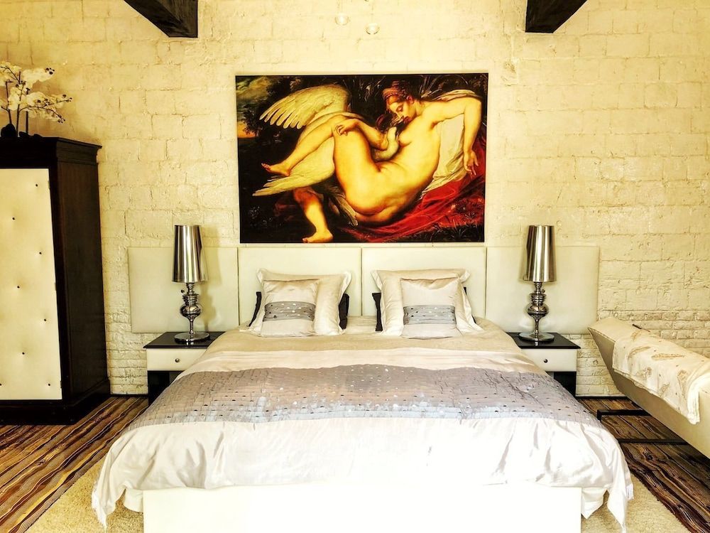 Swan Suite with private spa and garden