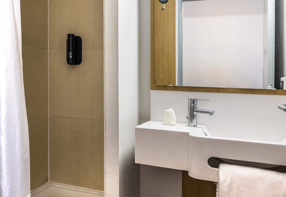 B&B HOTEL Perpignan Nord Twin Room, Non Smoking 6