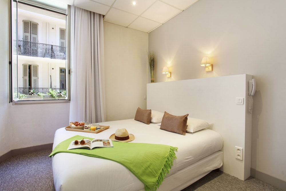 Hotel PLM Standard Double Room