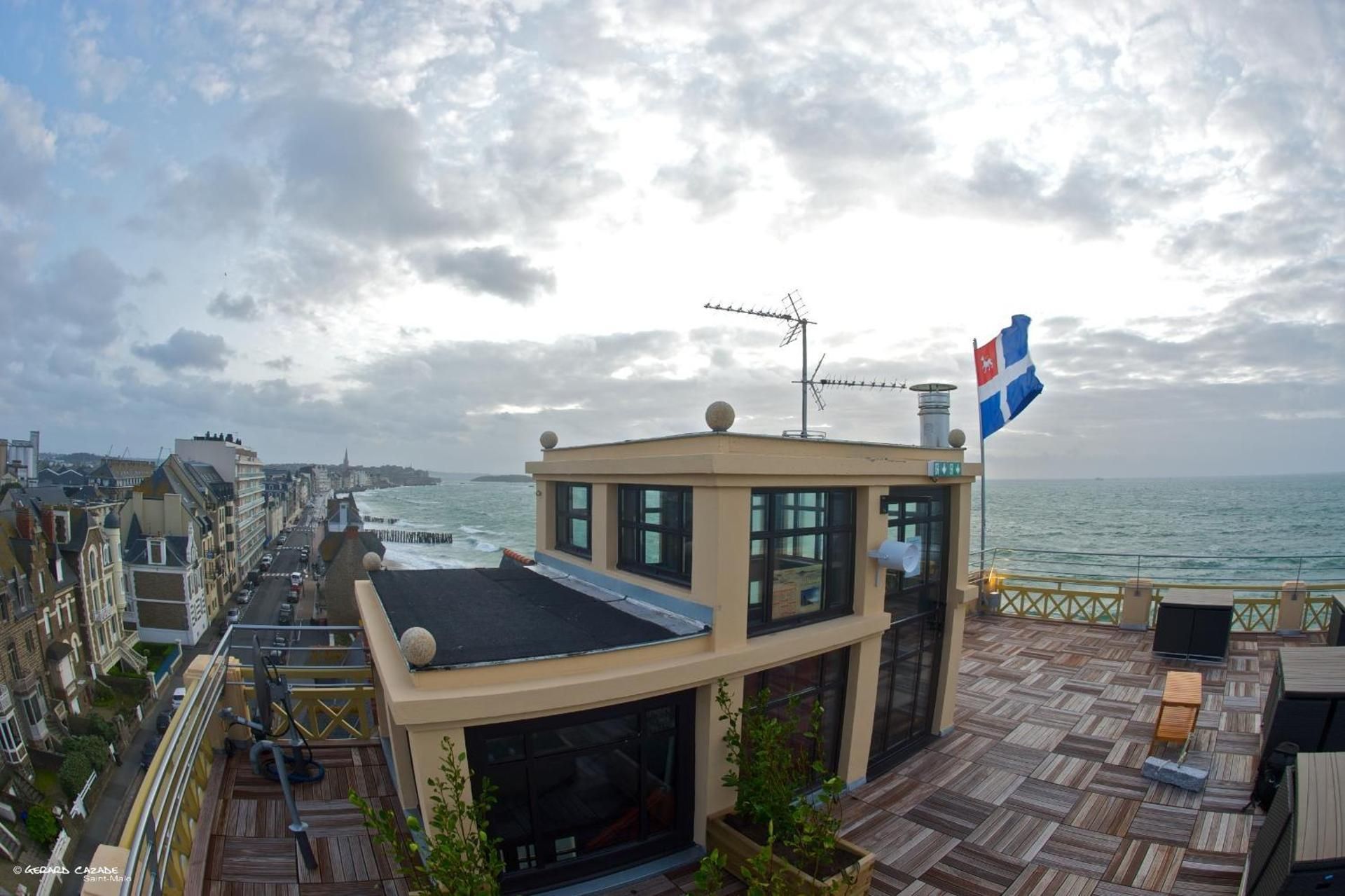 Ambassadeurs Logis Hotel