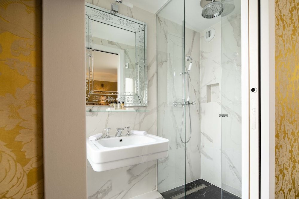 Odéon Hôtel Classic Double Room 6