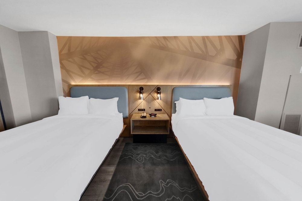 Houston Marriott North Room, 2 Double Beds 7