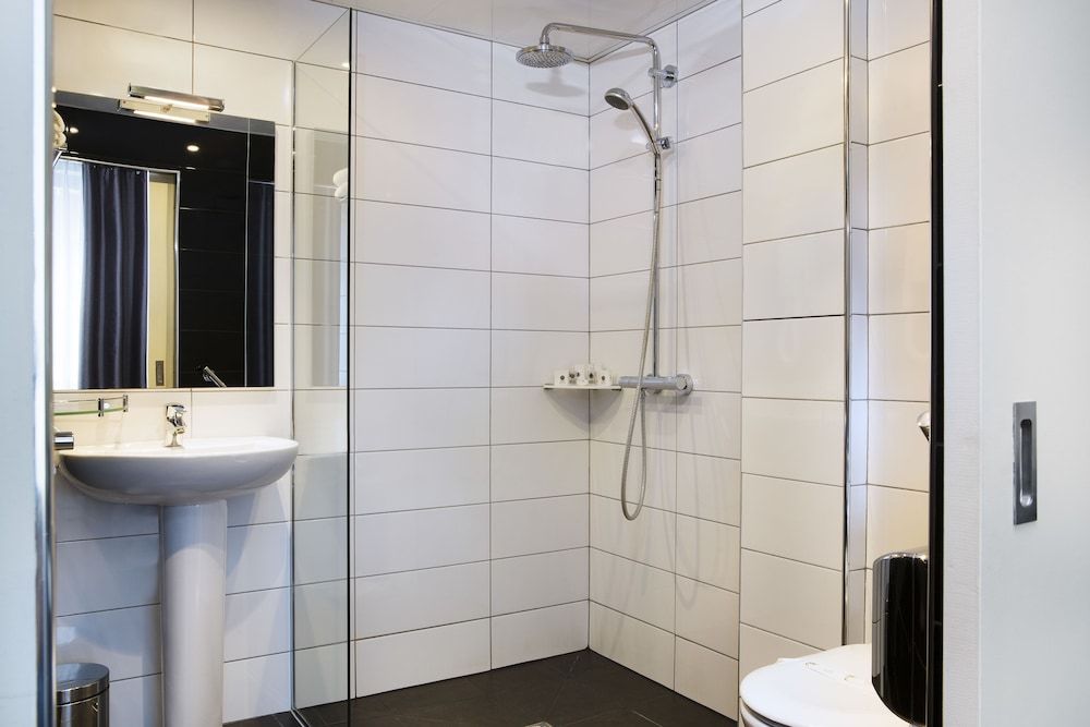 Lion d'Or Paris Hotel Standard Double Room 4