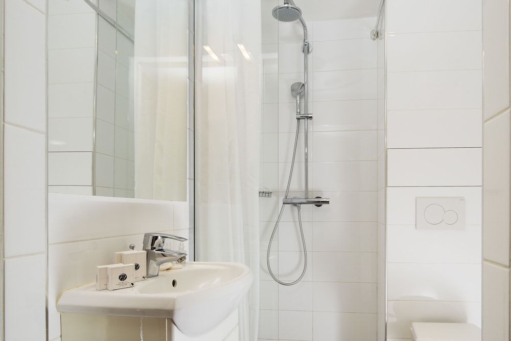 Lion d'Or Paris Hotel Standard Double Room 5