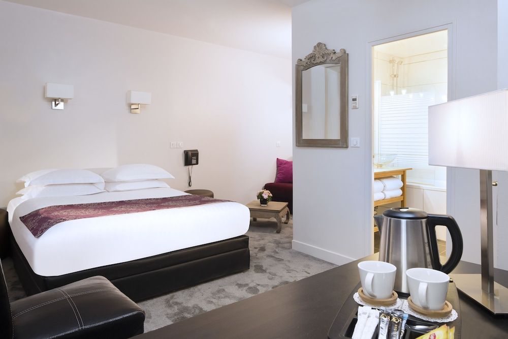 undefined Lion d'Or Paris Hotel 6