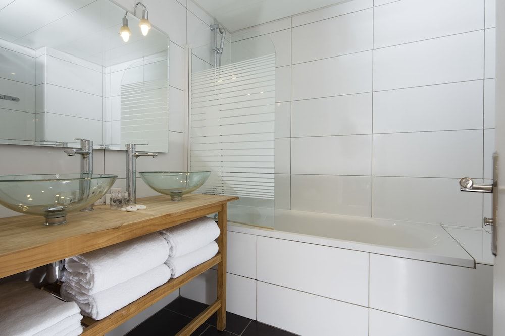 undefined Lion d'Or Paris Hotel 8