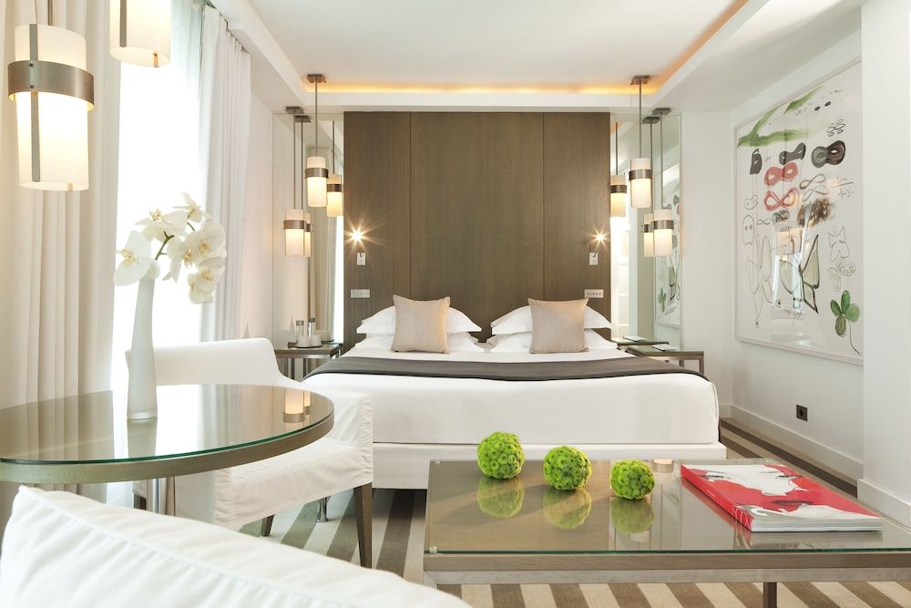 undefined Hotel Le A 3