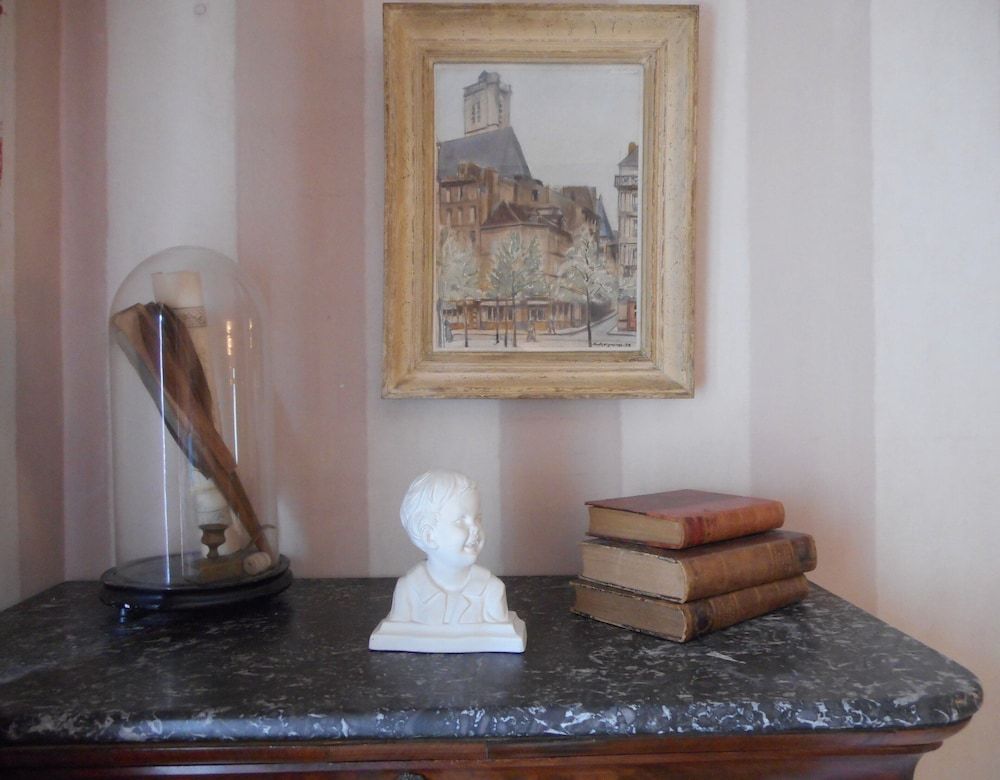 undefined Hotel de l'Avre 10