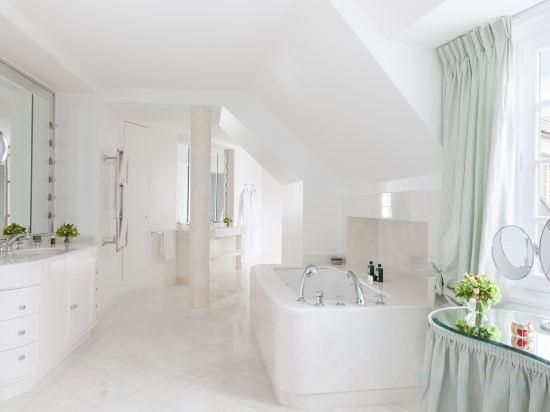 Honeymoon Suite