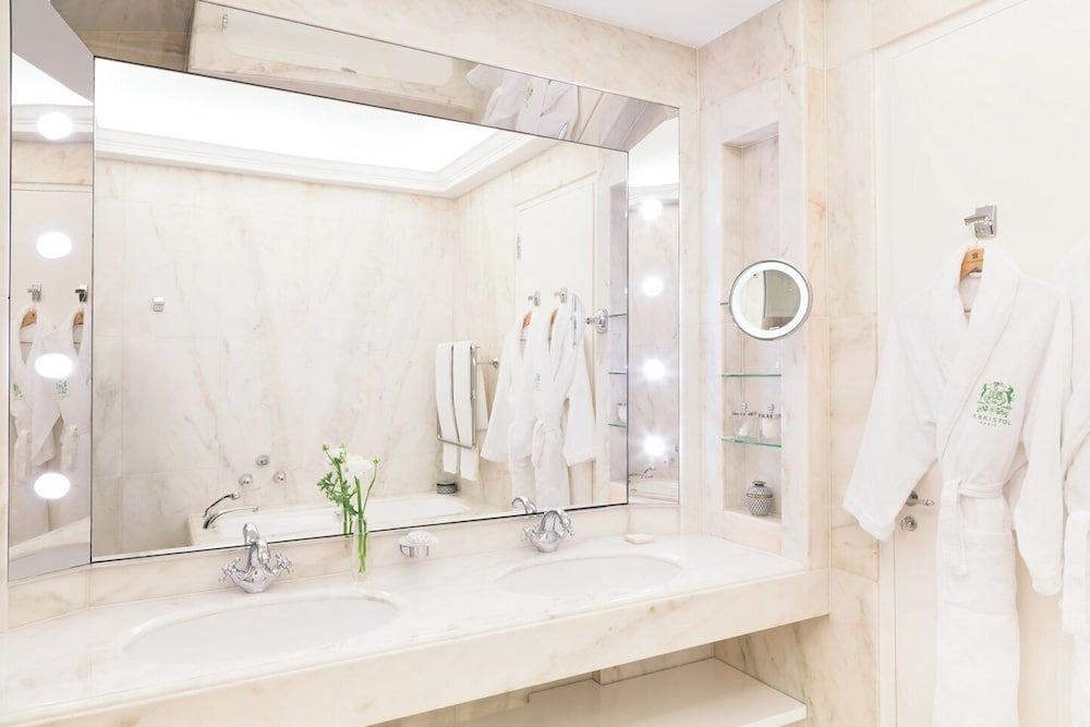 undefined Le Bristol Paris - Oetker Hotels 6