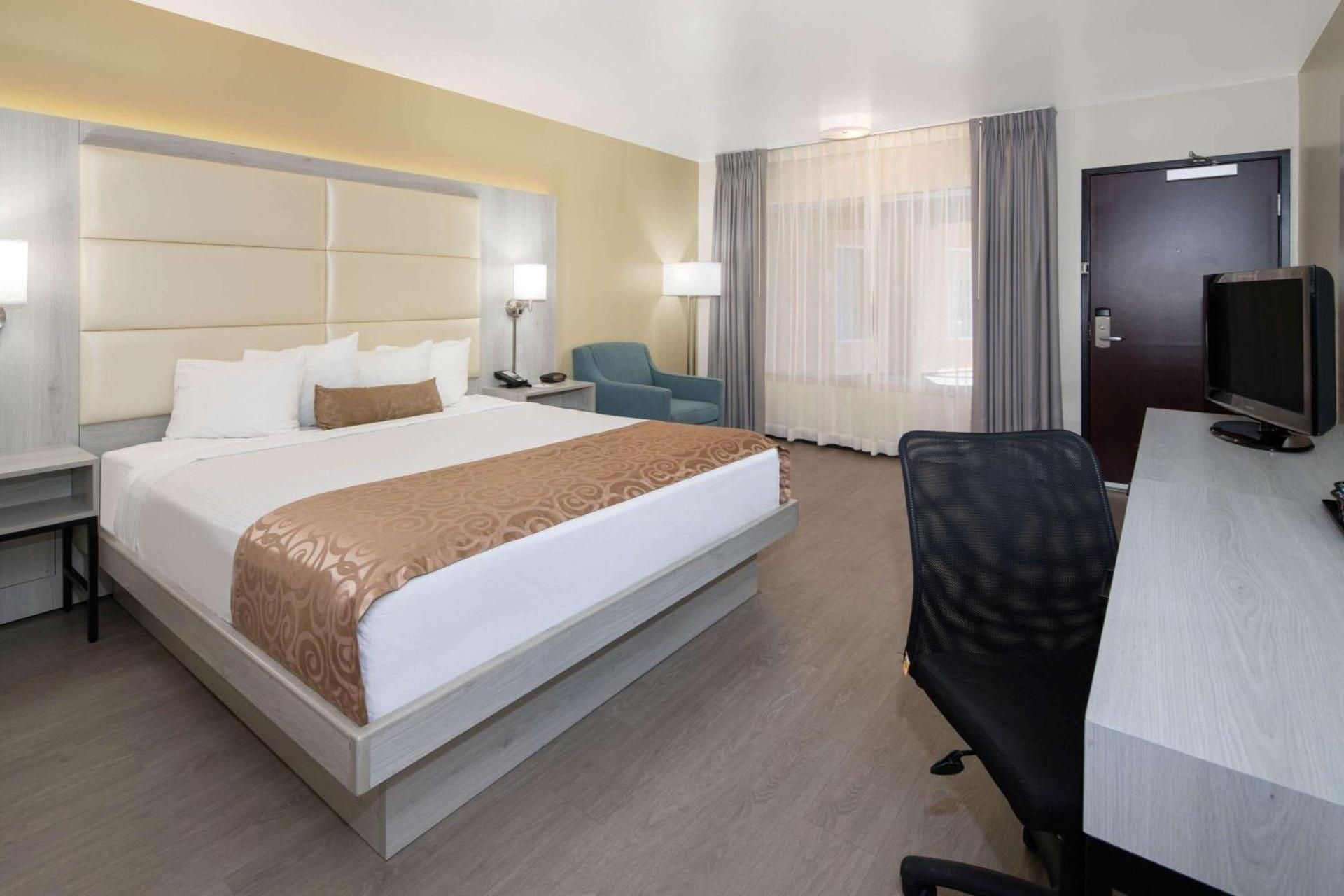 1 King Bed, Mobility/Hearing Impaired Accessible Room, Non-Smoking