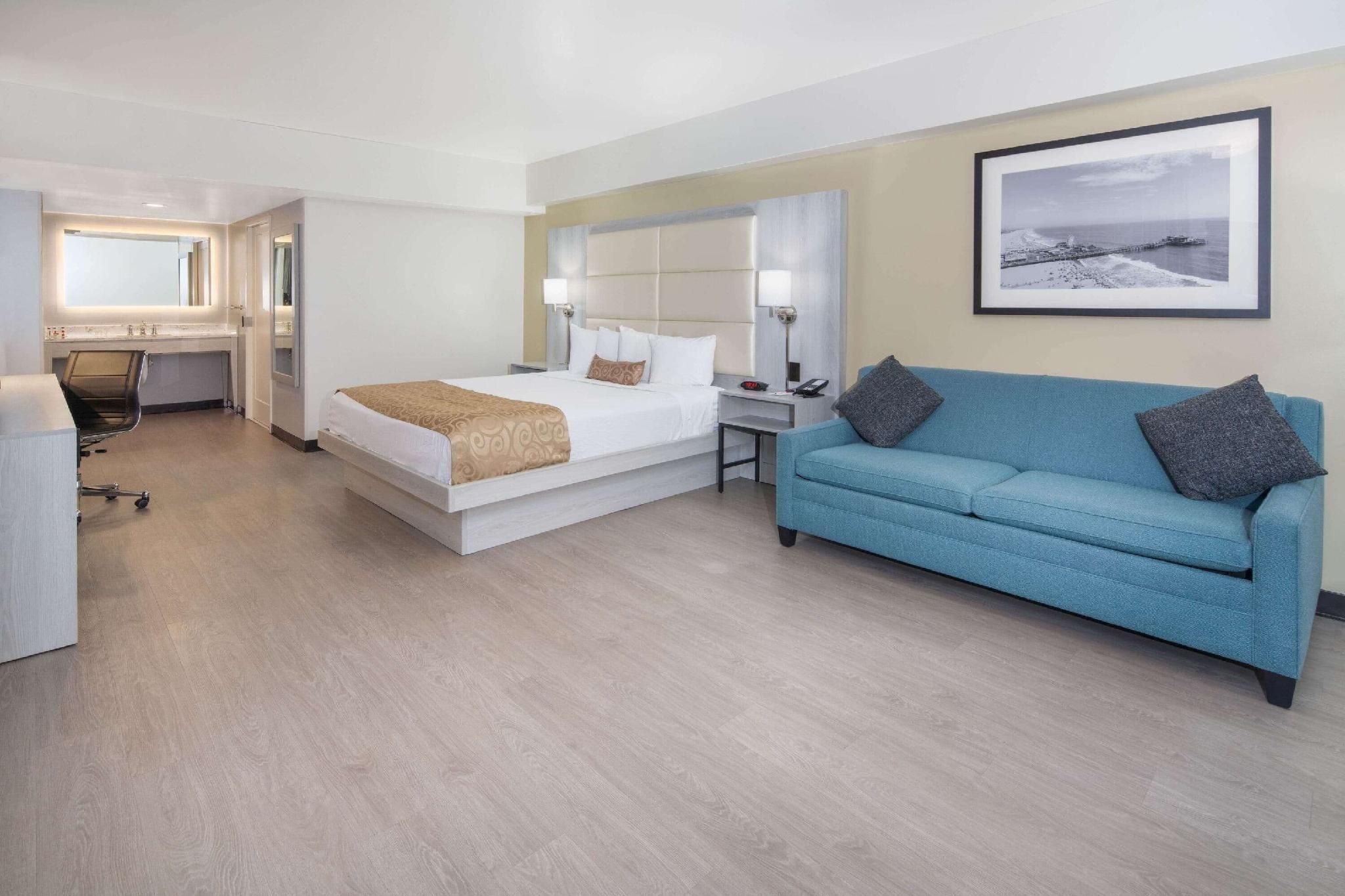 1 King Bed, Deluxe Mobility/Hearing Impaired Accessible Room, Non-Smoking