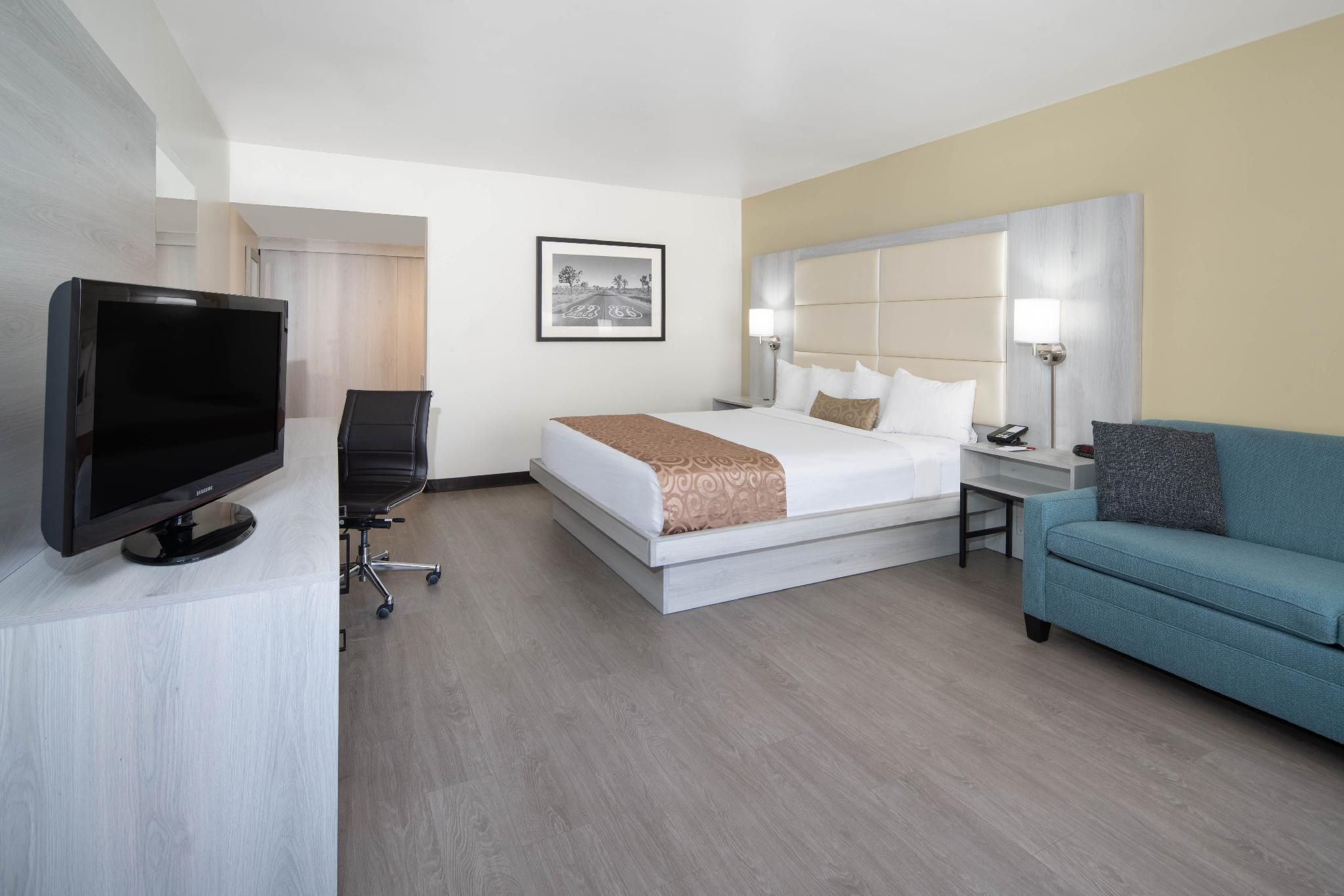 1 King Bed, Deluxe Room, Non-Smoking