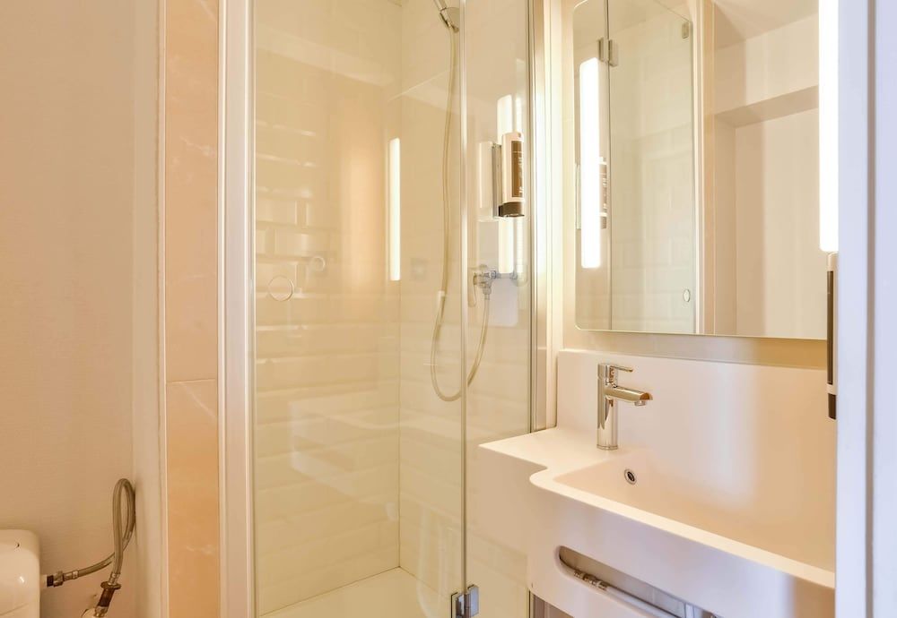 B&B HOTEL Paris Malakoff Parc des Expositions Double Room 3