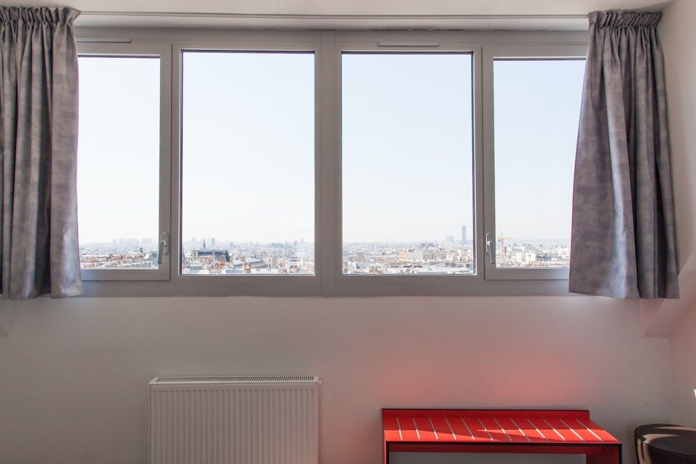 undefined St Christopher's Budget Hotel Paris 10