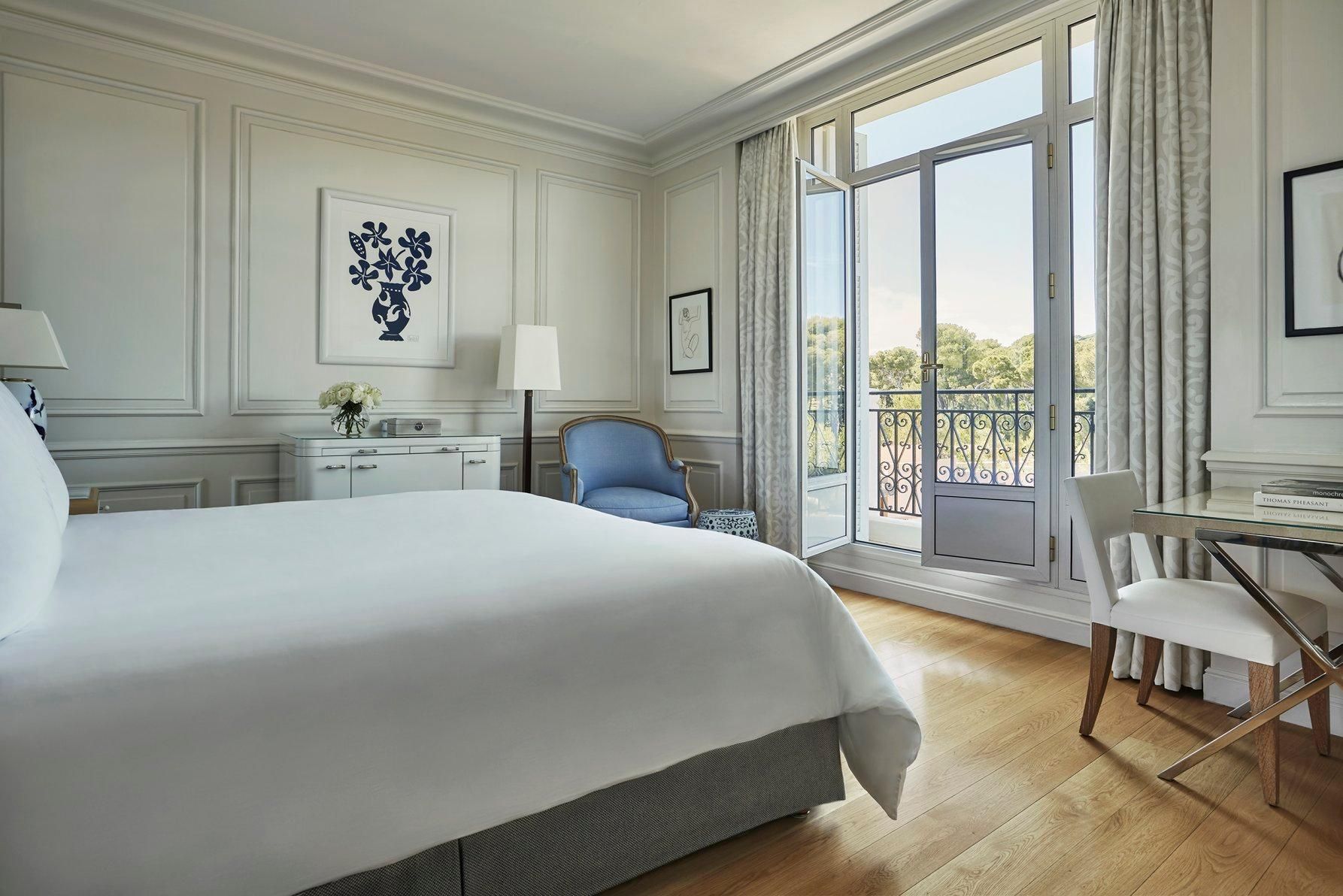 Four Seasons Pinewood Suite with King Bed