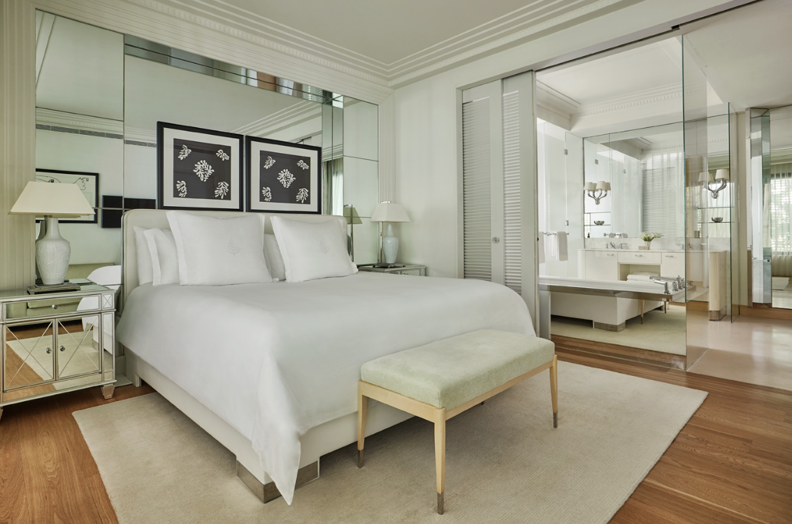 Four Seasons Pool Suite with King Bed