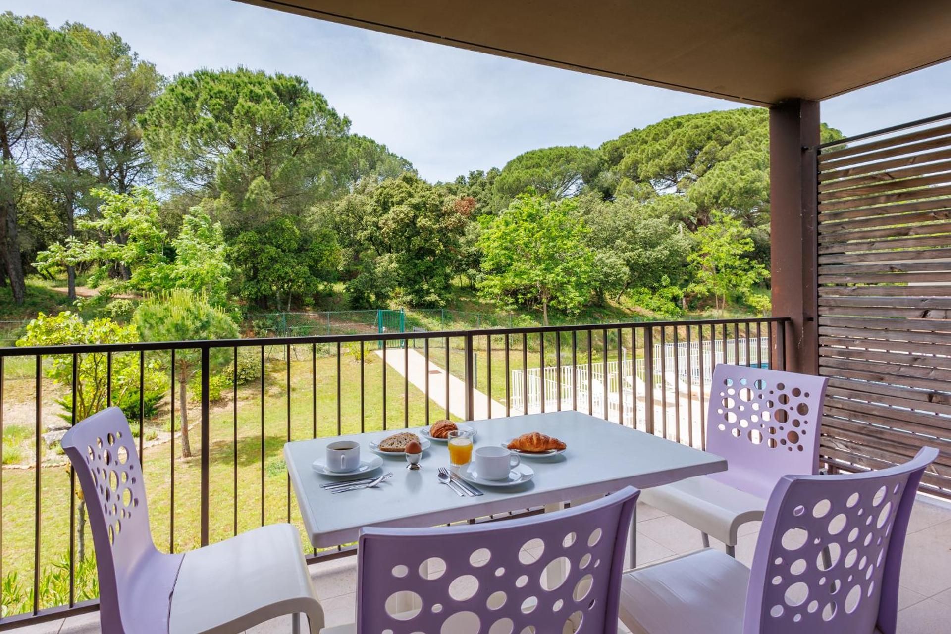 One-Bedroom Apartment with Garrigue View