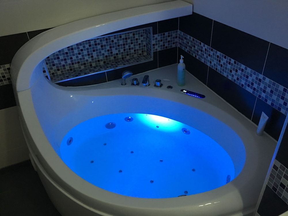 Family Room, 2 Bedrooms, Jetted Tub