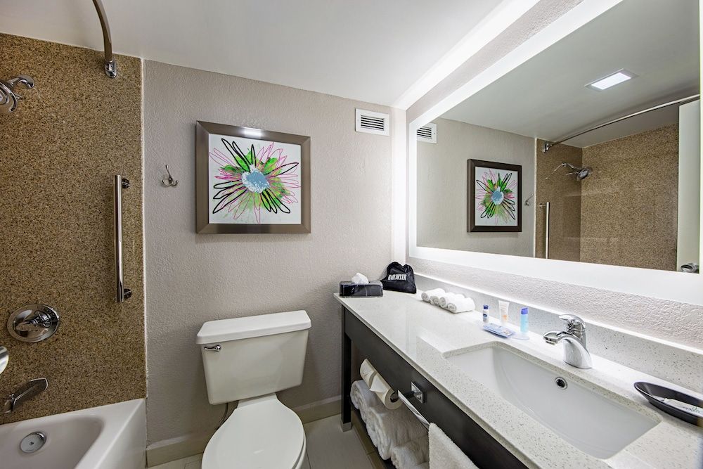 Best Western Plus Clemson Hotel & Conference Center Standard Room, 2 Queen Beds, Non Smoking, Refrigerator & Microwave (Larger Room;with Sofabed) 4