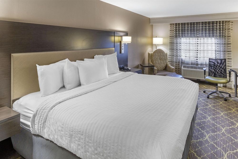 Best Western Plus Clemson Hotel & Conference Center Standard Room, 1 King Bed, Non Smoking, Refrigerator 2