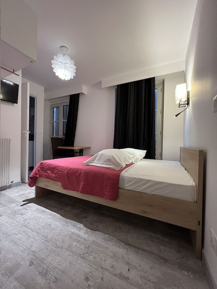 Hotel Belle Fontainebleau Double Room 5