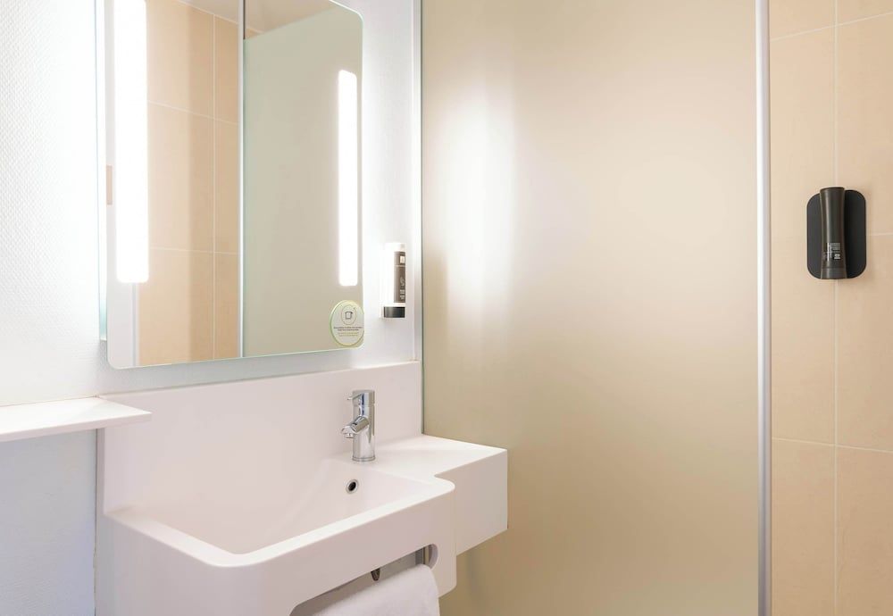 B&B HOTEL Lyon Centre Gambetta Double Room, Non Smoking 7