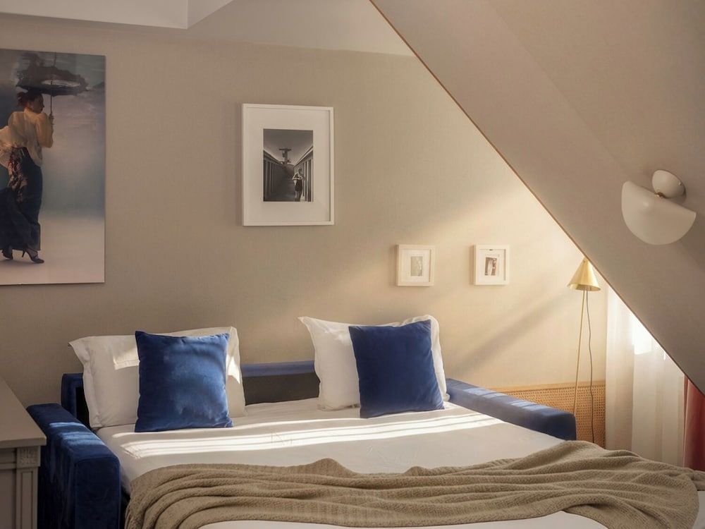 undefined Handsome Hotel 3