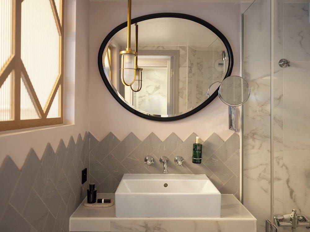 undefined Handsome Hotel 6